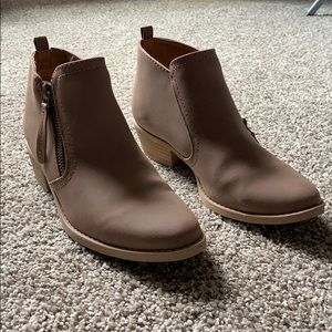 Tan (fake) leather booties